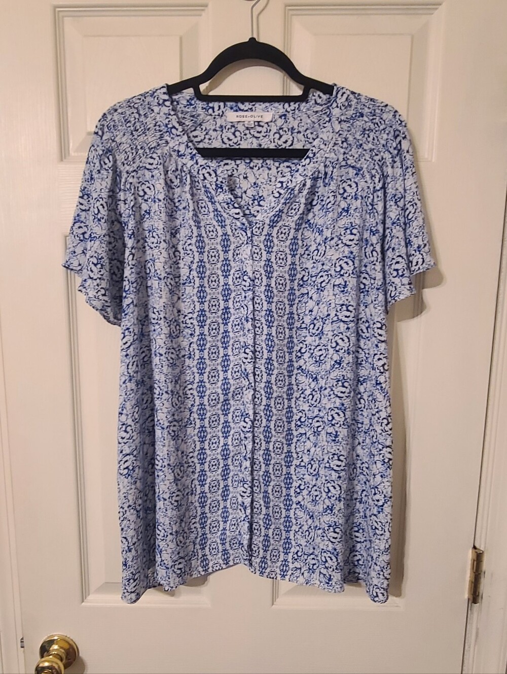 Rose + Olive Blue & White Printed Women's Short Sleeve Top